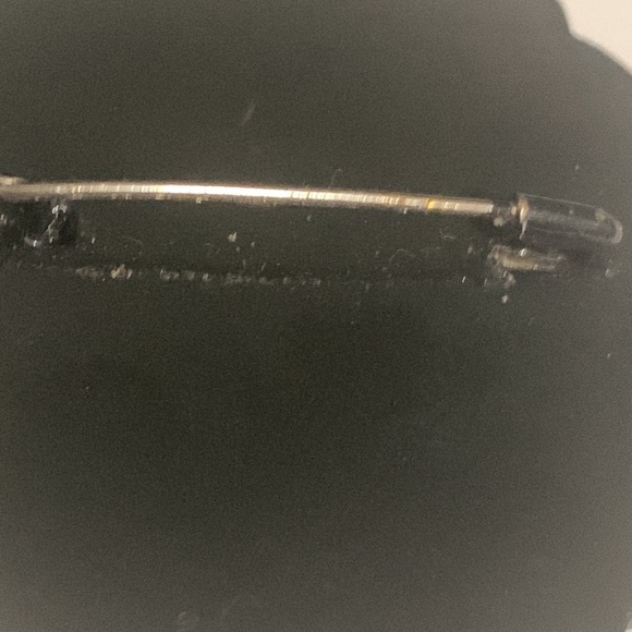 Black Laquer Russian Floral signed Brooch - Picture 8 of 8